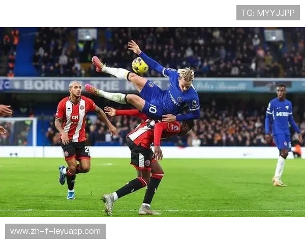 切尔西连续传递瓦解防守，帕尔默小角度抽射破门
