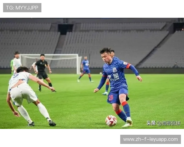 上海申花拉唐前场策动射门——重燃绿茵梦想，携手胜利前行