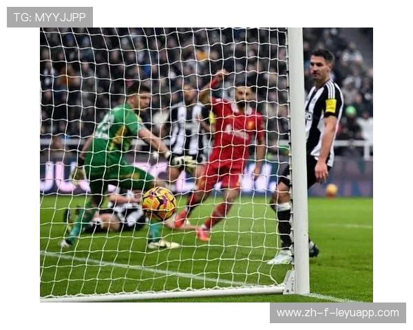 利物浦阿诺德弧顶搓射走线完美，足球艺术的新定义